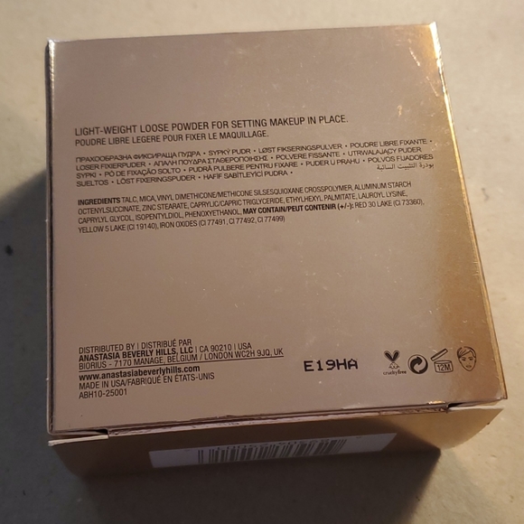 Loose setting powder- 🍌 - Picture 4 of 5